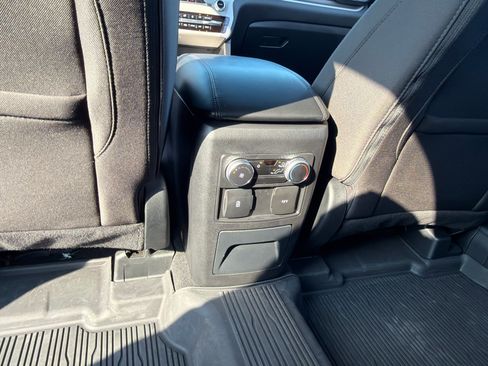 Used 2023 Ford Explorer XLT AWD/4WD image 11