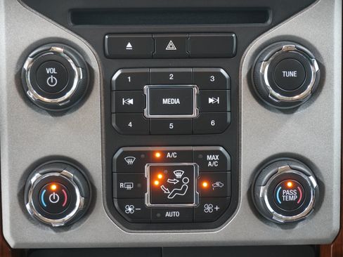 Used 2015 Ford F250 King Ranch w/ FX4 Off-Road Package AWD/4WD image 27