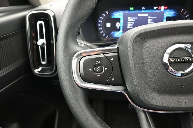 Used 2023 Volvo XC40 B4 Plus w/ Driver Assist Package FWD image 23