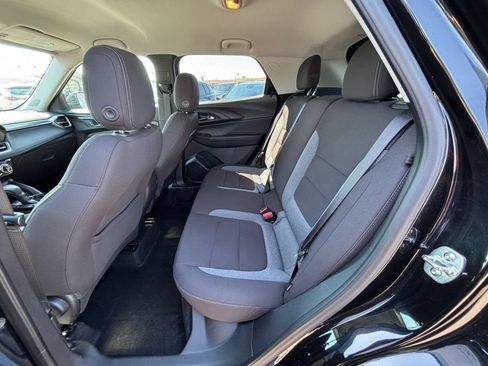 Used 2025 Chevrolet TrailBlazer LT FWD image 24