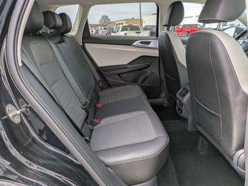 Used 2025 Volkswagen Taos SE AWD/4WD image 21