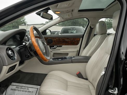 Used 2012 Jaguar XJ RWD image 7