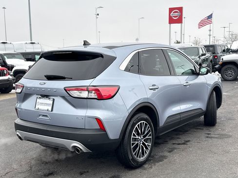 Used 2022 Ford Escape SE image 3