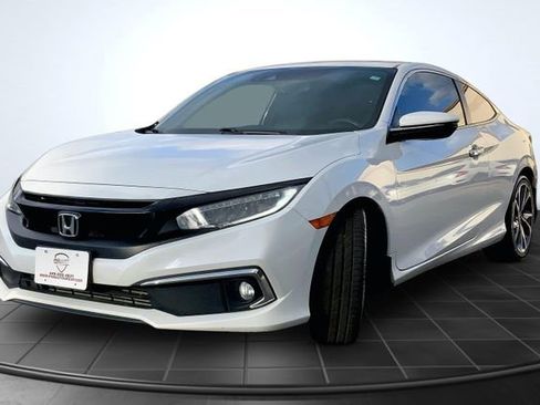 Used 2019 Honda Civic Touring image 4