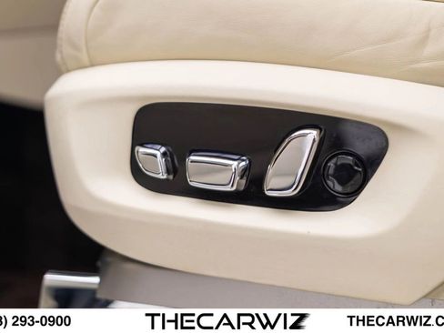Used 2019 Rolls-Royce Cullinan AWD/4WD image 36