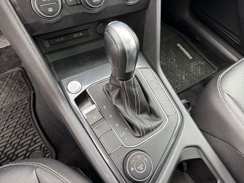 Used 2021 Volkswagen Tiguan SE image 21