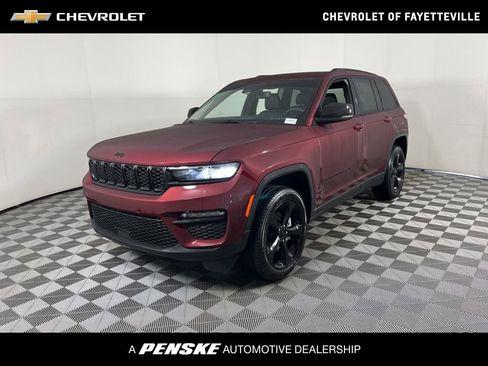 Used 2024 Jeep Grand Cherokee Limited w/ Black Appearance Package image 1