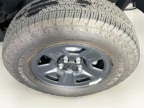 Used 2025 Jeep Wrangler Sport image 28