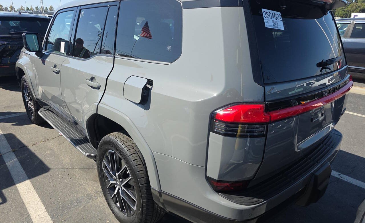 Used 2026 Lexus GX 550 w/ Cold Area Package AWD/4WD image 4