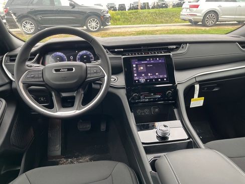 New 2025 Jeep Grand Cherokee 4WD image 17