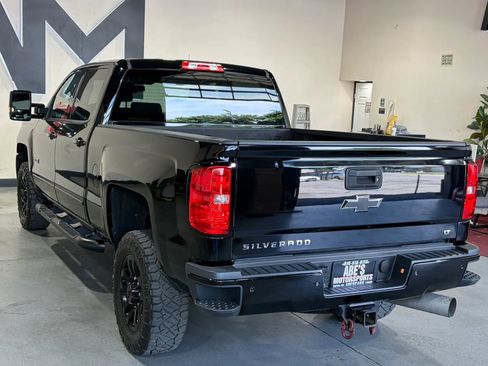 Used 2017 Chevrolet Silverado 2500 LT w/ Midnight Edition AWD/4WD image 4