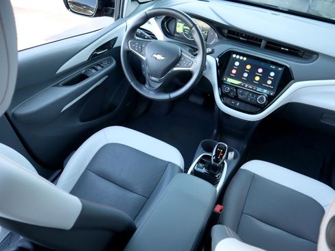 Used 2020 Chevrolet Bolt Premier w/ Infotainment Package image 15