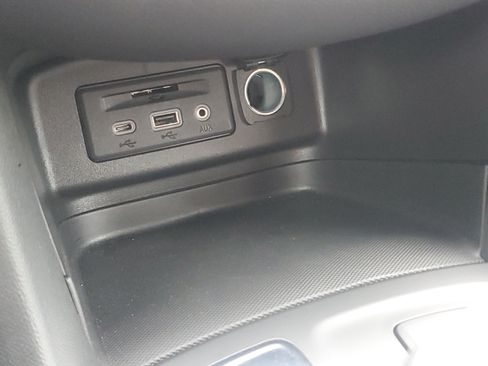 Used 2024 Chevrolet Equinox LT FWD image 27