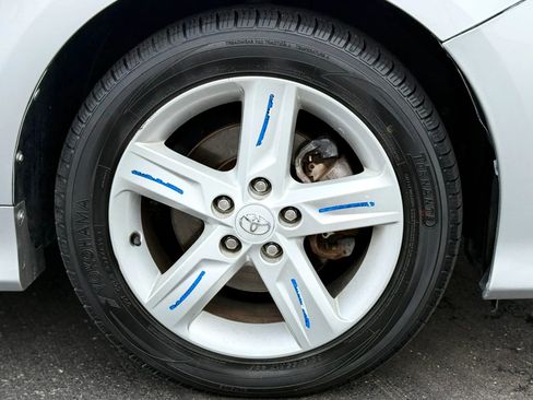 Used 2014 Toyota Camry SE image 37