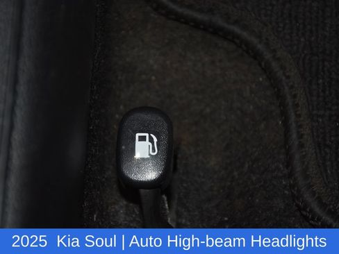 Used 2025 Kia Soul LX w/ LX Technology Package FWD image 11