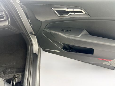 Used 2025 Kia Sportage LX image 30