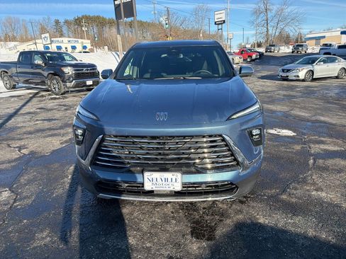 Used 2025 Buick Enclave Preferred image 7