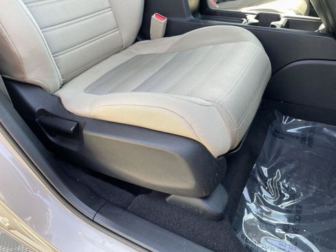 Used 2018 Honda CR-V EX image 3