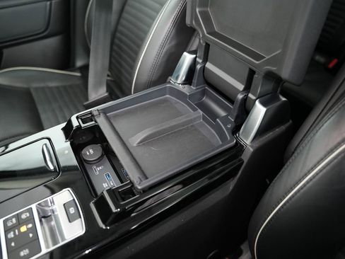 Used 2017 Land Rover Discovery HSE image 33