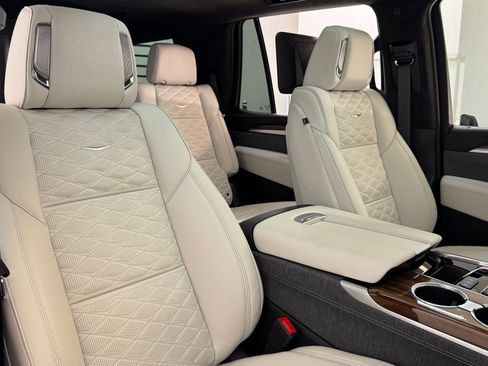 New 2025 Cadillac Escalade Sport Platinum w/ LPO, ONYX Package image 59