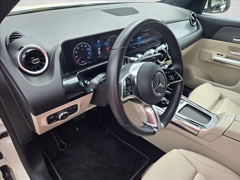 Used 2025 Mercedes-Benz GLA 250 4MATIC image 10