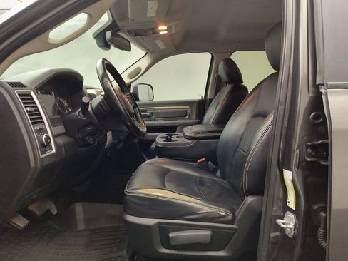 Used 2018 RAM 3500 SLT w/ Luxury Group image 4