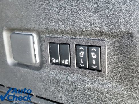 Used 2023 Chevrolet Suburban Premier w/ Premium Package RWD image 11