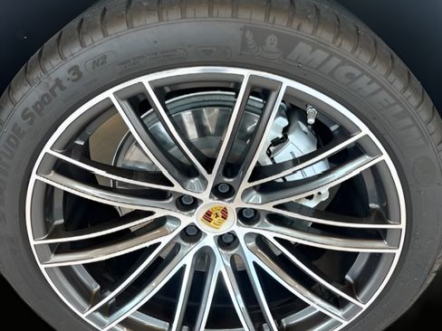 Used 2021 Porsche Macan Turbo AWD/4WD image 4