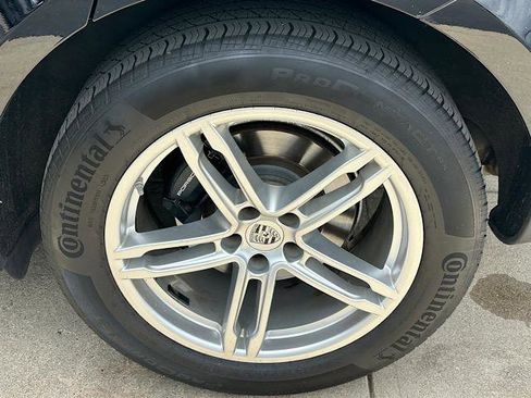 Used 2020 Porsche Macan AWD/4WD image 30