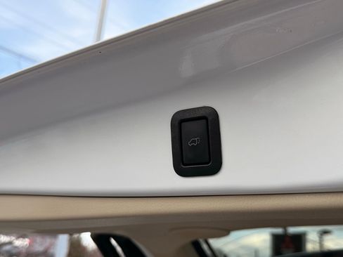 Used 2019 Toyota Highlander Limited image 36