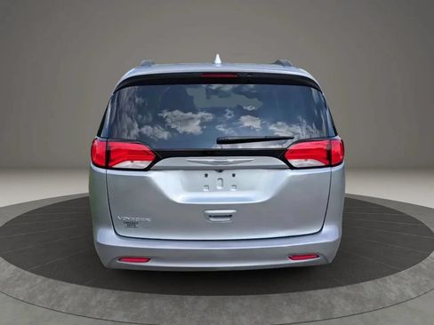 Used 2020 Chrysler Voyager Lxi FWD image 5