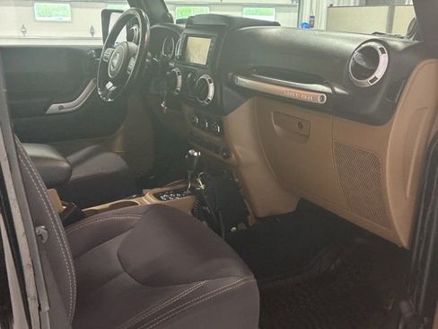 Used 2014 Jeep Wrangler Unlimited Sahara w/ Connectivity Group image 34