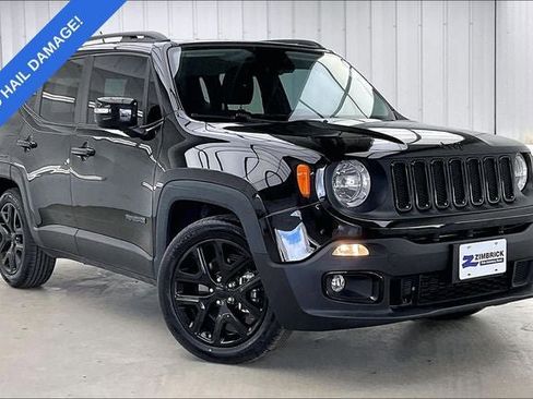 Used 2017 Jeep Renegade Altitude FWD image 34