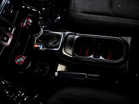 Used 2019 Jeep Wrangler Sport AWD/4WD image 18