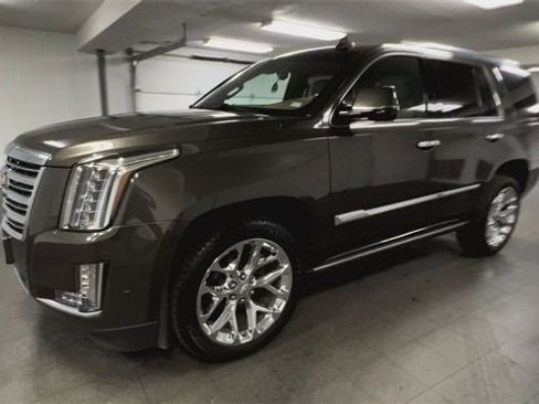 Used 2020 Cadillac Escalade Platinum image 4
