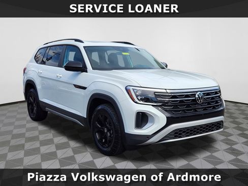 Certified 2025 Volkswagen Atlas Peak Edition SE AWD/4WD image 1