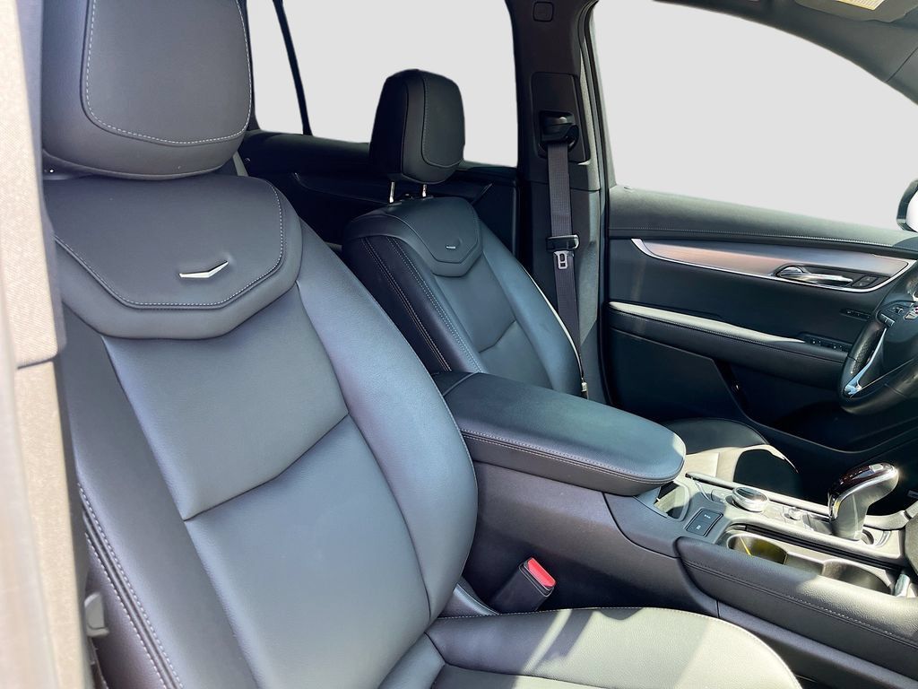 Used 2024 Cadillac XT6 Luxury AWD/4WD image 29