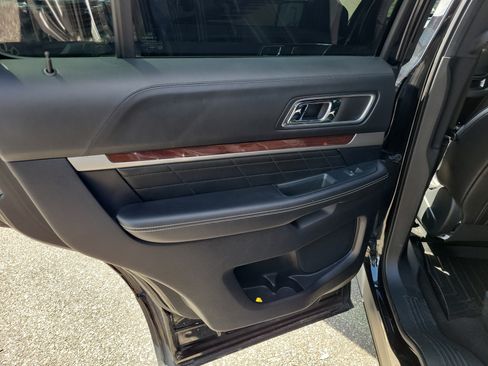 Used 2019 Ford Explorer Platinum AWD/4WD image 13