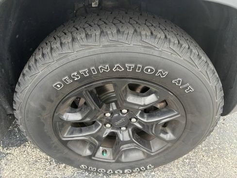 Used 2019 Jeep Cherokee Trailhawk w/ Comfort/Convenience Group AWD/4WD image 22