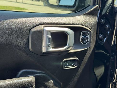 Used 2025 Jeep Gladiator Overland AWD/4WD image 28