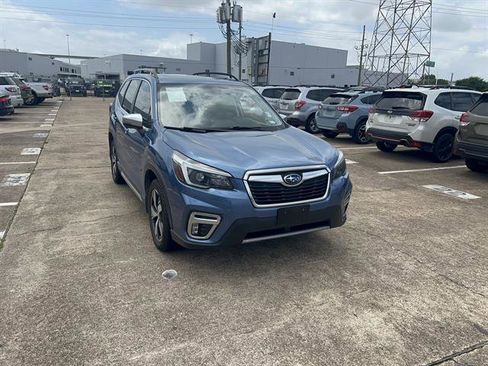 Used 2021 Subaru Forester Touring image 2