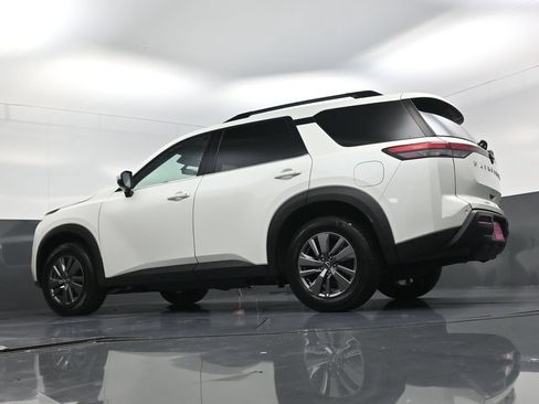Used 2024 Nissan Pathfinder SV FWD image 18