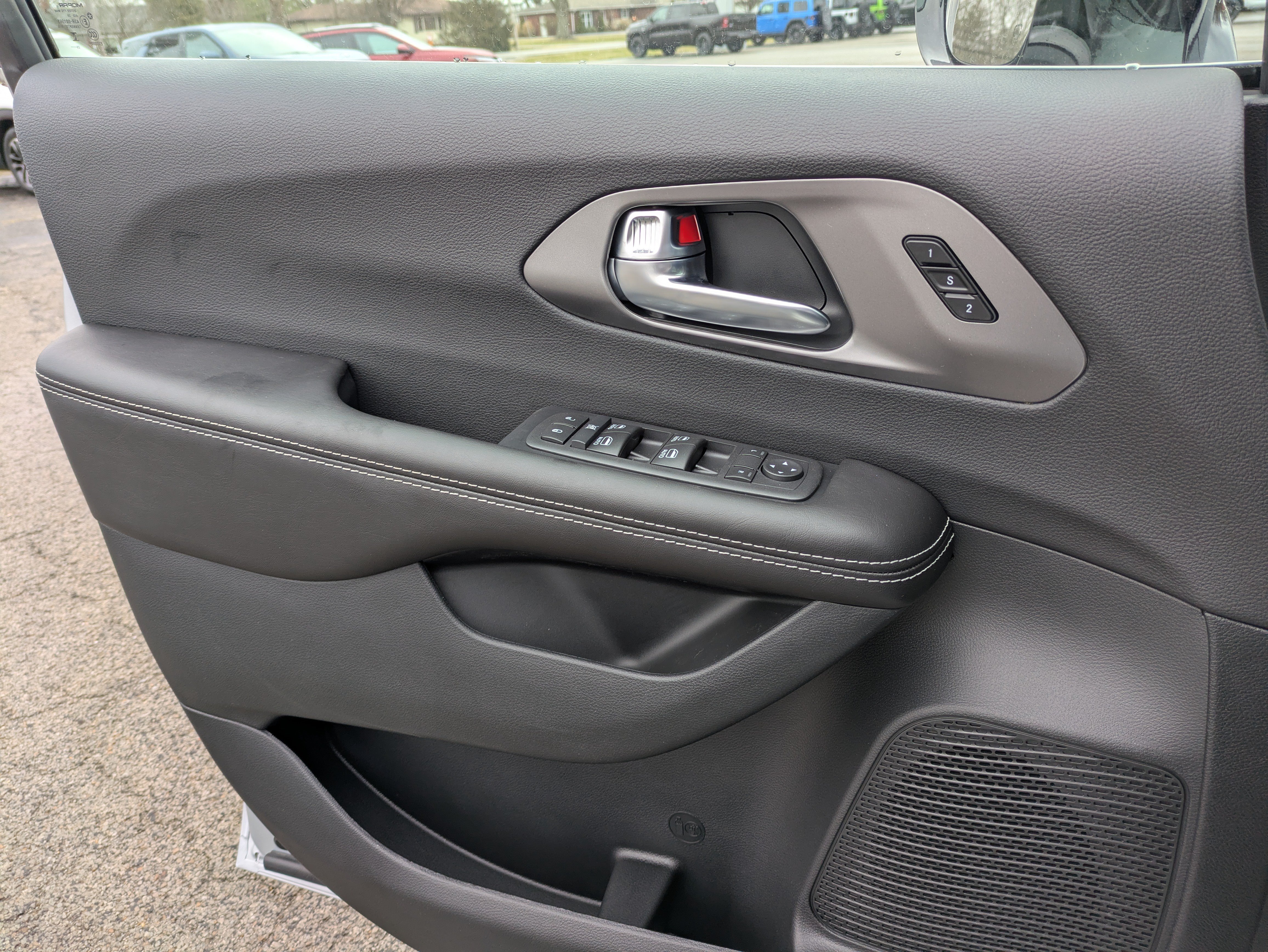 Used 2026 Chrysler Pacifica Select FWD image 26