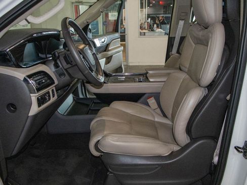 Used 2024 Lincoln Navigator Reserve AWD/4WD image 8