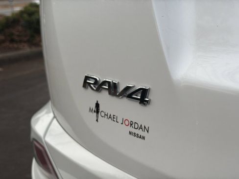 Used 2017 Toyota RAV4 Limited image 14