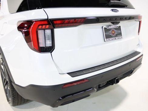 Used 2025 Ford Explorer ST-Line w/ Premium Package image 70