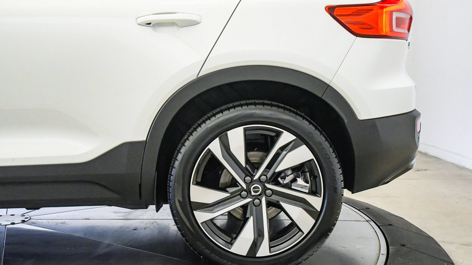 Certified 2026 Volvo XC40 B5 Ultra w/ Climate Package AWD/4WD image 11