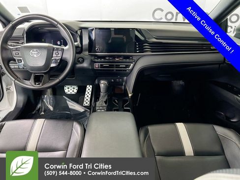 Used 2025 Toyota Camry SE image 7