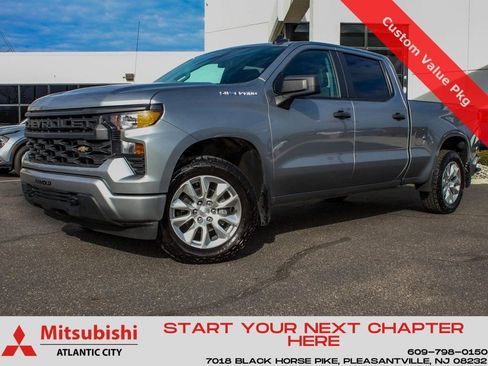 Used 2024 Chevrolet Silverado 1500 Custom image 1