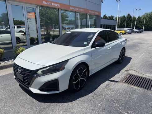 Used 2024 Nissan Altima 2.5 SR FWD image 1